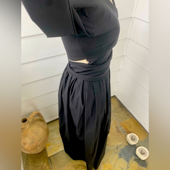 Stunning Black Gown by Preen Deep v-neck Aline skirt style worn by Meghan Markle - Picture 9 of 10